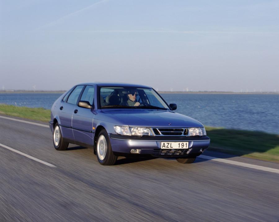  Saab 900 S 1993 года  (фото 13 из 19)